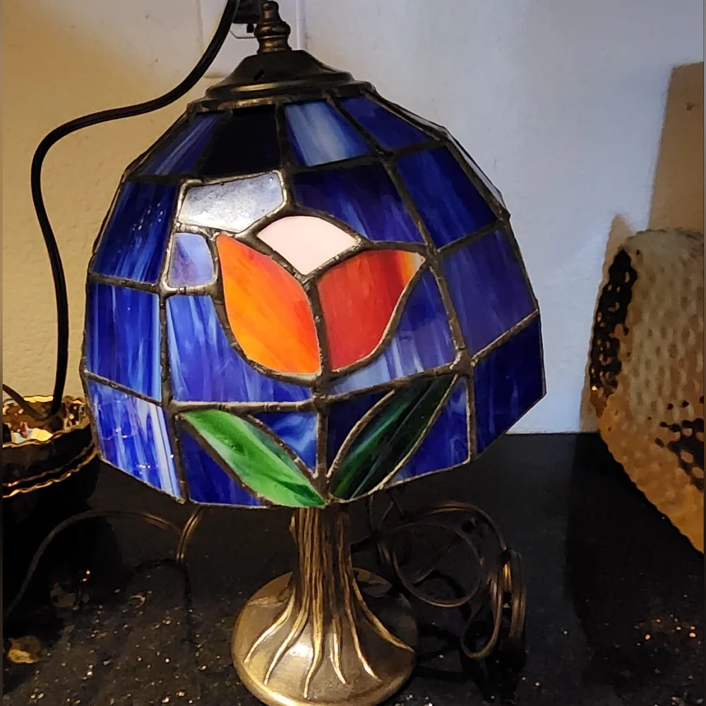 ❤️SOLD❤️ Tiffany Style Stained Glass Accent Table Lamp Tulips! - Picture 8 of 8